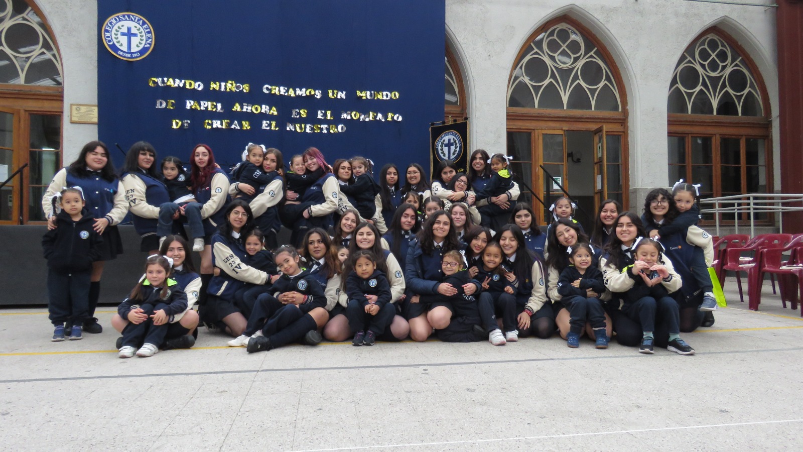 Emotiva Despedida en el Colegio Santa Elena: IV Medio Inicia un Nuevo Camino