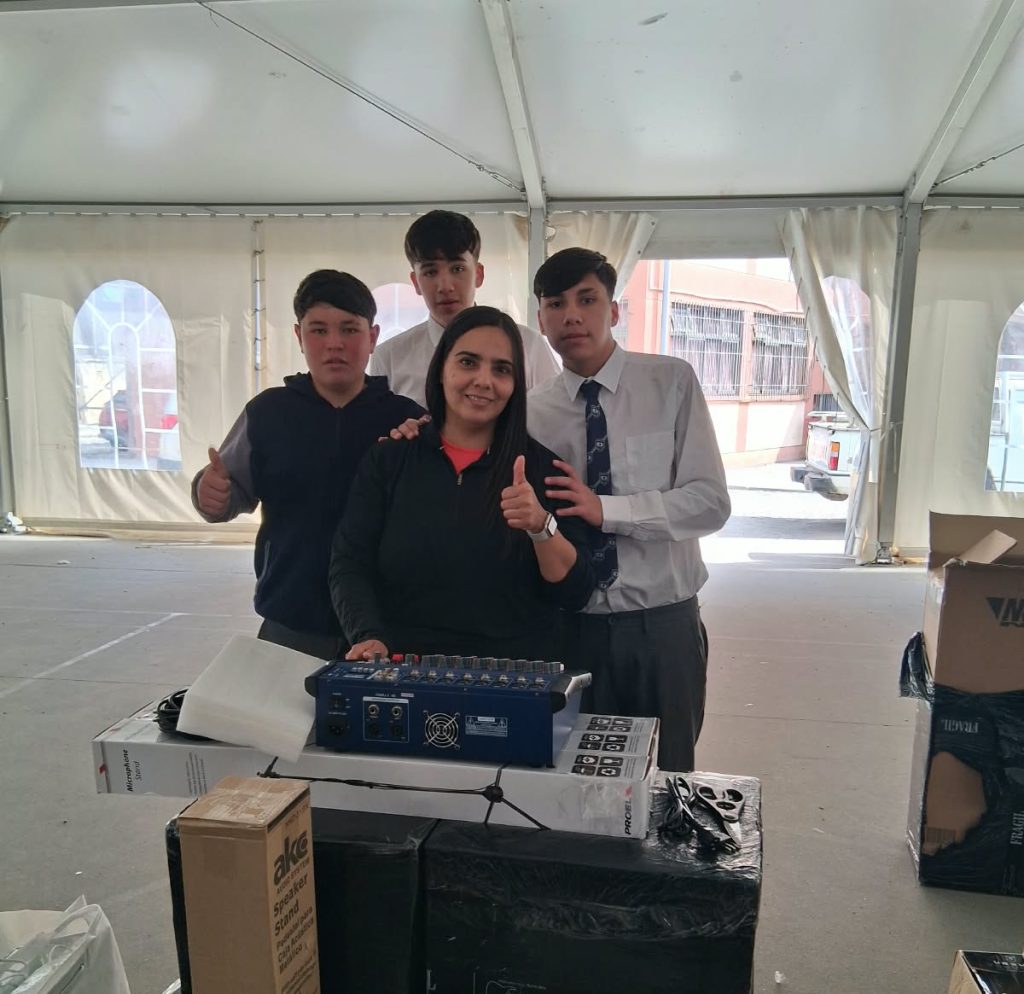 Entrega donaciones colegio Vipla